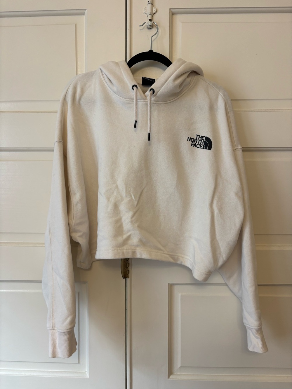 The North Face Women's Off-White Cropped Pullover Hoodie